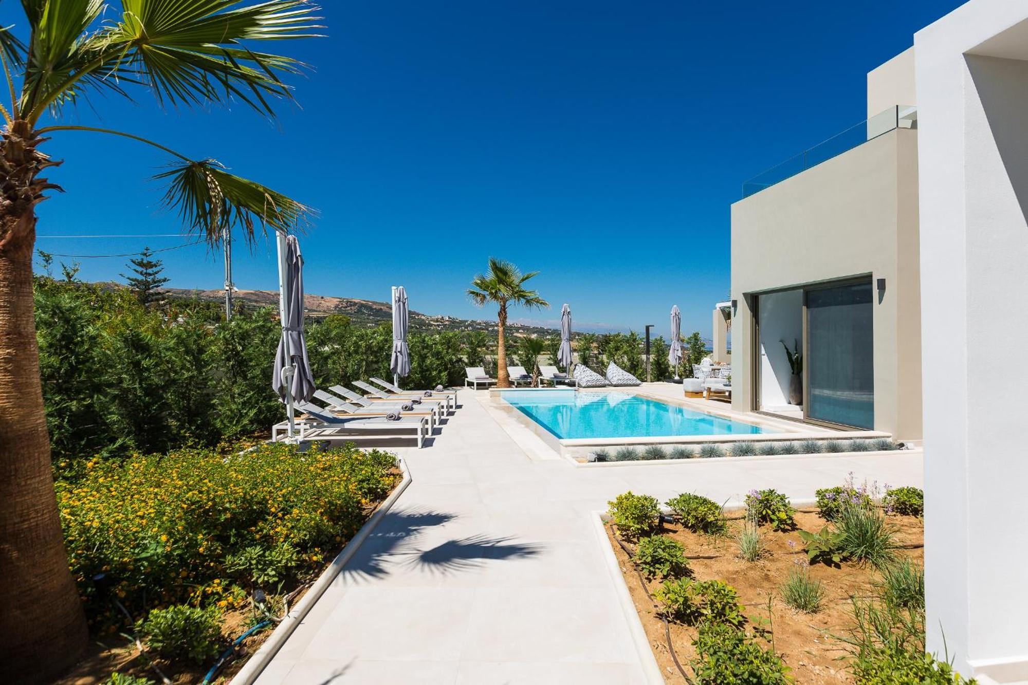 Vasilios Villa, With Pool, Gym & Close To Beach, By Thinkvilla Loutra Dış mekan fotoğraf